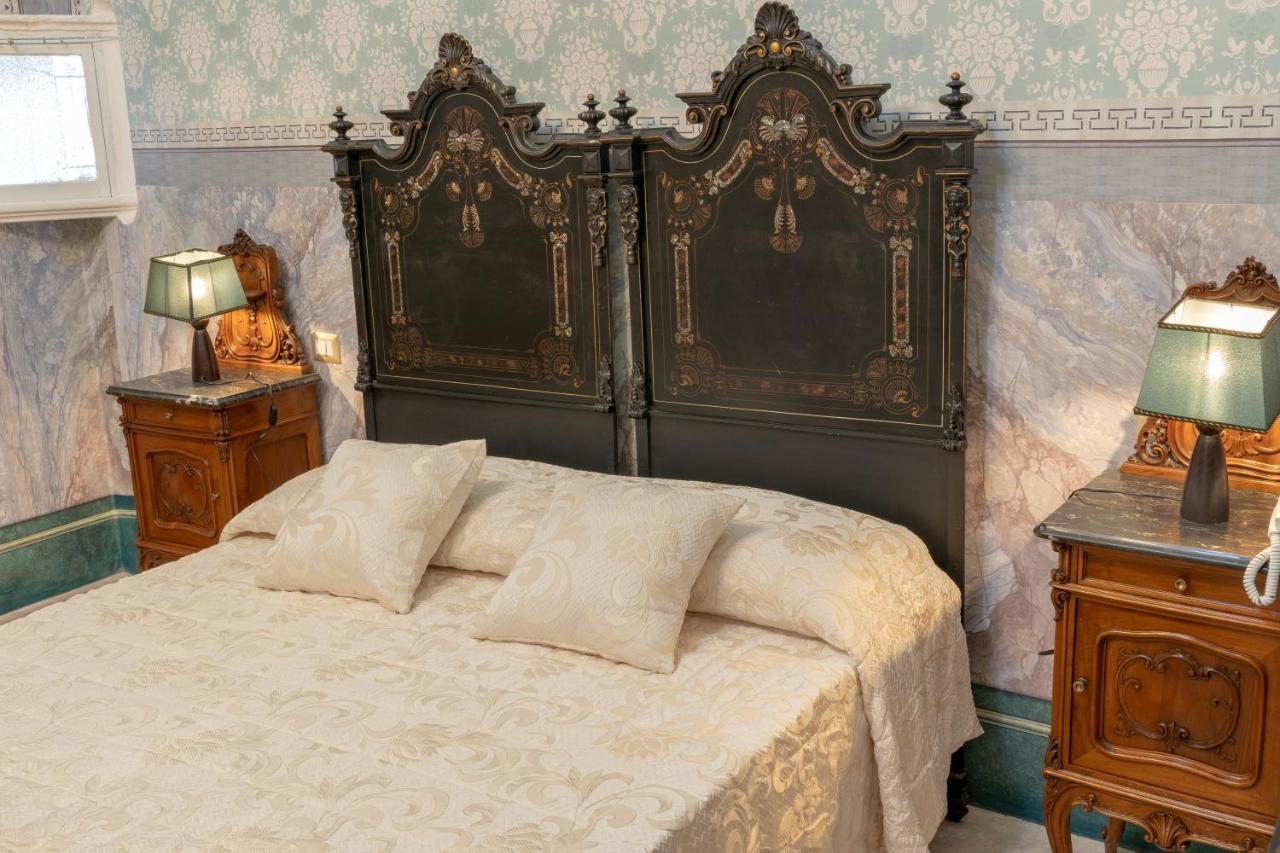 Hotel Il Cavaliere Al Borgo Antico Copertino Exterior foto