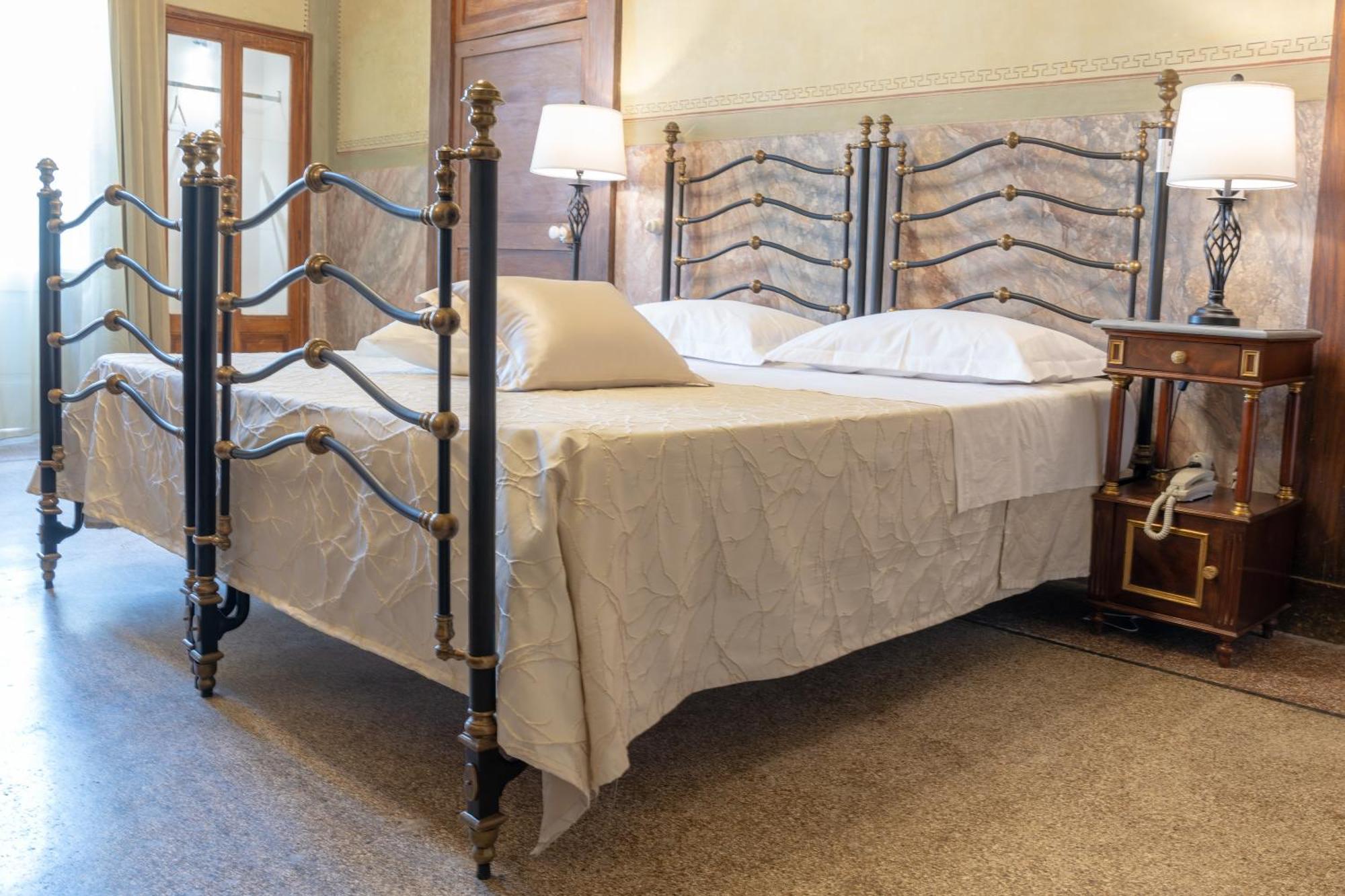 Hotel Il Cavaliere Al Borgo Antico Copertino Exterior foto