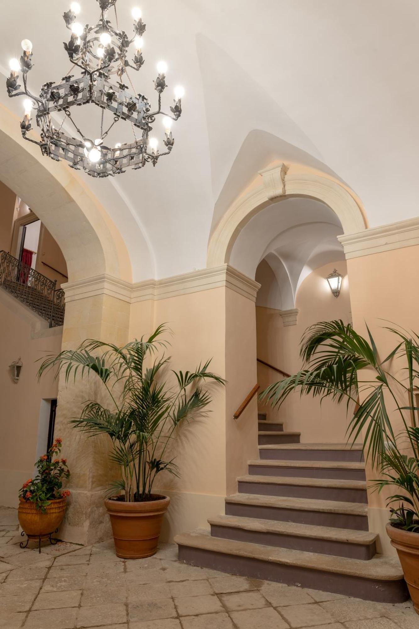 Hotel Il Cavaliere Al Borgo Antico Copertino Exterior foto